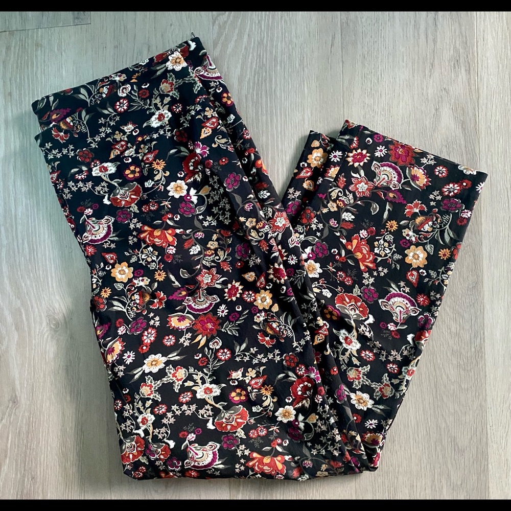 DESIGNED BY INNOVARE!!!!!! GREAT CONDITION PANTS